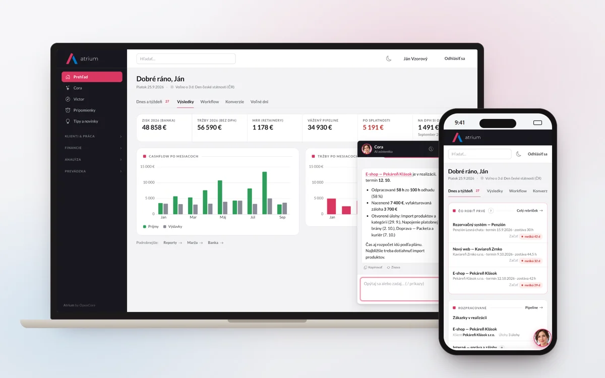 Atrium CRM na notebooku a mobile — výsledky firmy a asistentka Cora